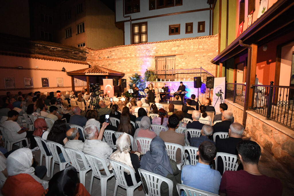 Şadırvanlı Han Avlu Buluşmaları muhteşem bir konser ile başladı