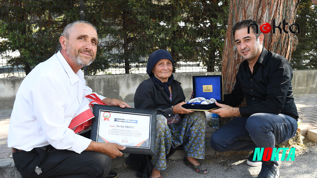 82 yaşındaki Nefise teyzeden örnek çevre hareketi