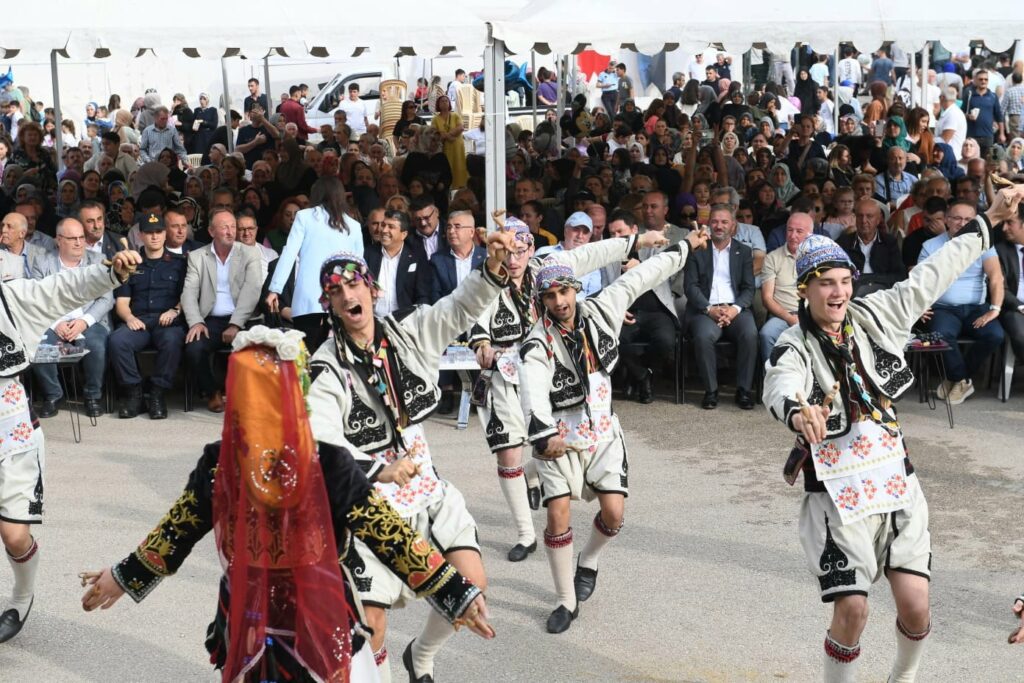 Osmangazi’de üzüm şenliği büyük ilgi gördü 