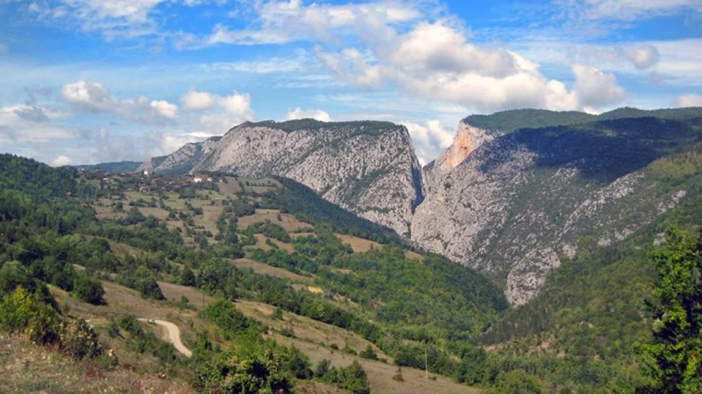 Valla Kanyonu'nunda maden arama izni kime verildi?