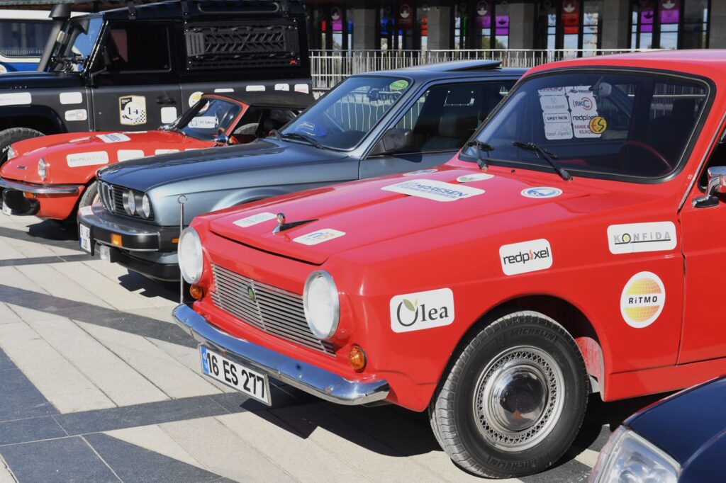 Klasik otomobiller Başkan Aydın’ın startıyla yola çıktı