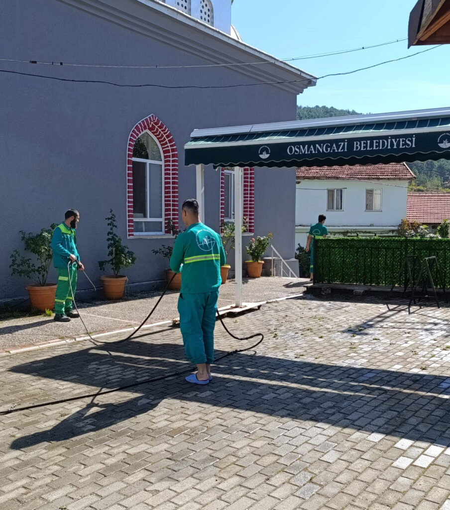 Bursa Osmangazi Belediyesi camilerde temizlik çalışması başlattı