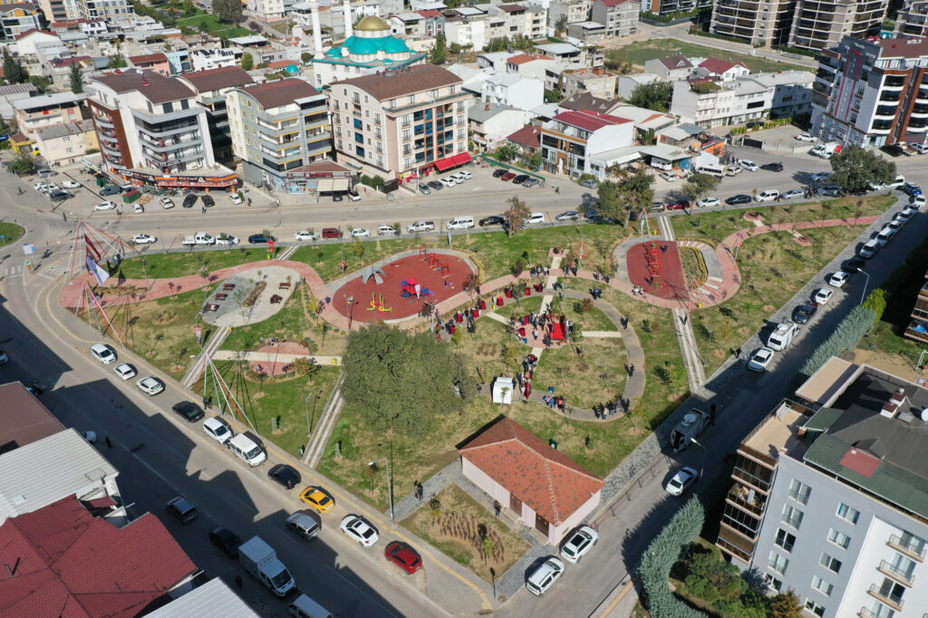 Bursa Osmangazi İsmet Paşa Parkı hizmete açıldı