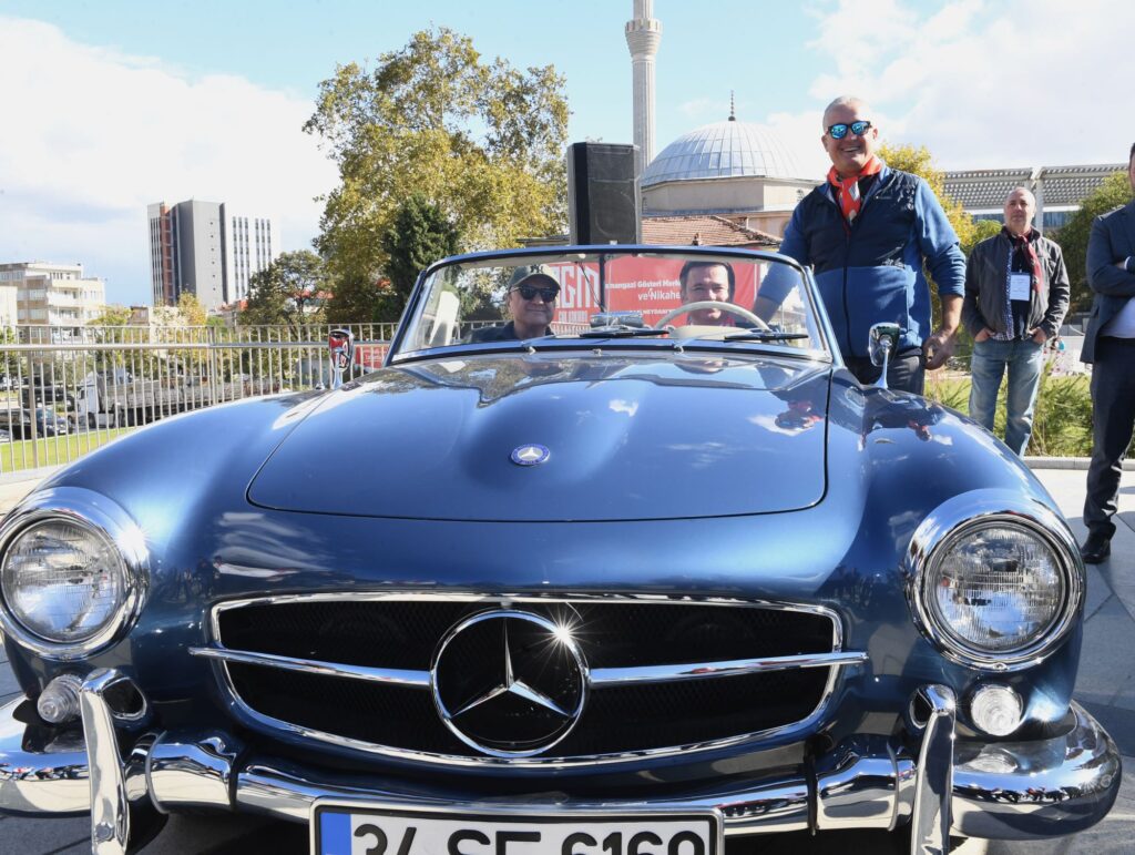 Klasik otomobiller lösemi hastaları için yollarda