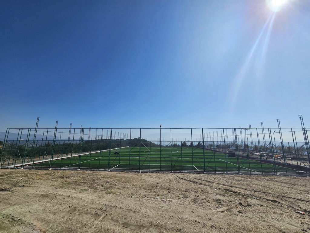 Osmangazi Belediyesi’nden Gündoğdu’ya futbol sahası