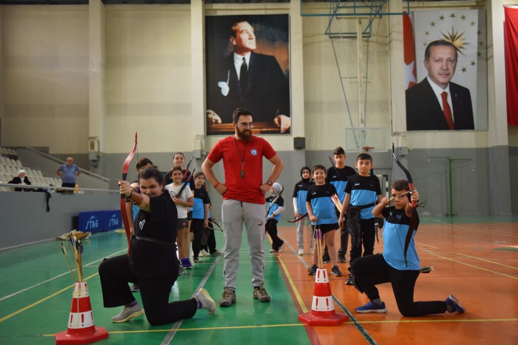 Yıldırım'da çocuklara okçuluk eğitimi