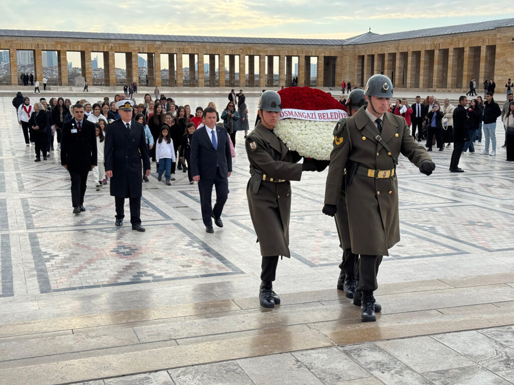 Başkan Aydın, Osmangazili çocuklar ile Ata’nın huzurunda