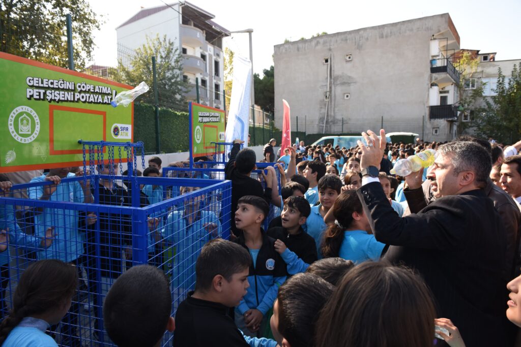 Bursa Yıldırım'da Geleceğini Çöpe Atma, Pet Şişeni Potaya At