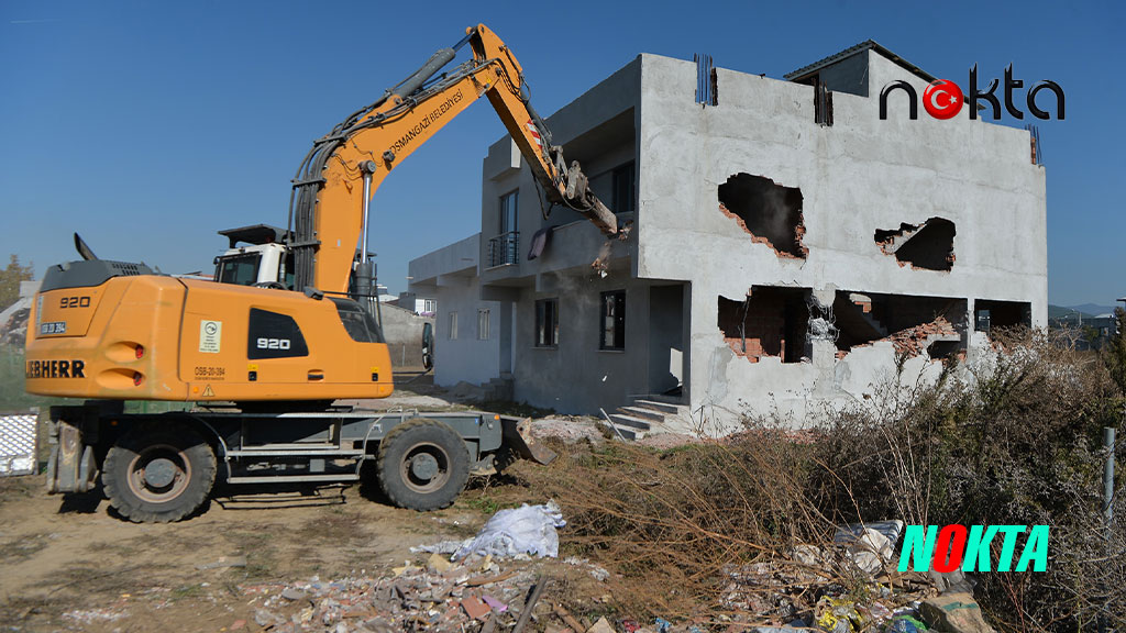 Bursa Osmangazi Doğanevler’de kaçak 3 yapı yıkıldı