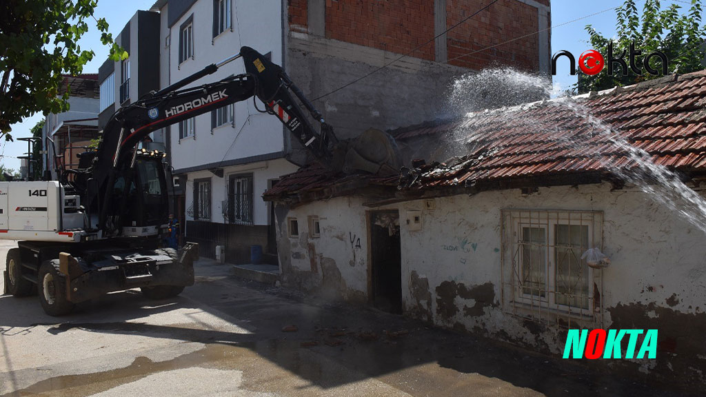 Bursa Yıldırım’da metruk durumdaki yapılar yıkılıyor